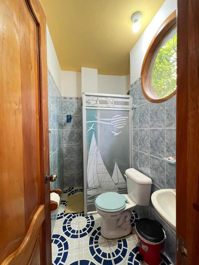 Hostal Brisas Del Mar Puerto Villamil Kültér fotó