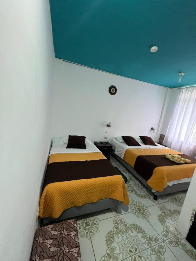 Hostal Brisas Del Mar Puerto Villamil Kültér fotó