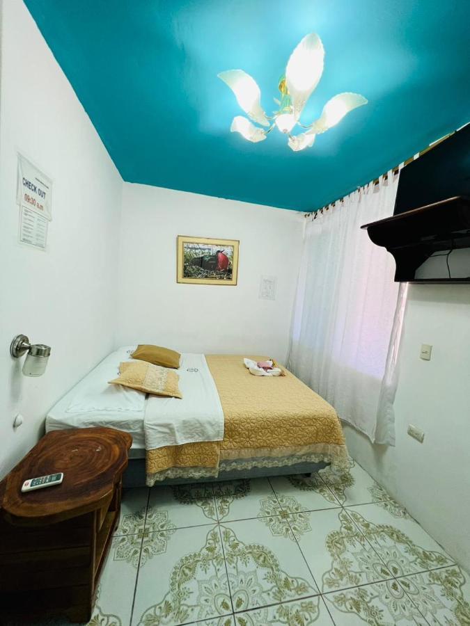 Hostal Brisas Del Mar Puerto Villamil Kültér fotó